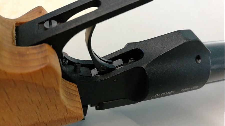 Baikal MP-46M Detalle de los tornillos de regulación del disparador